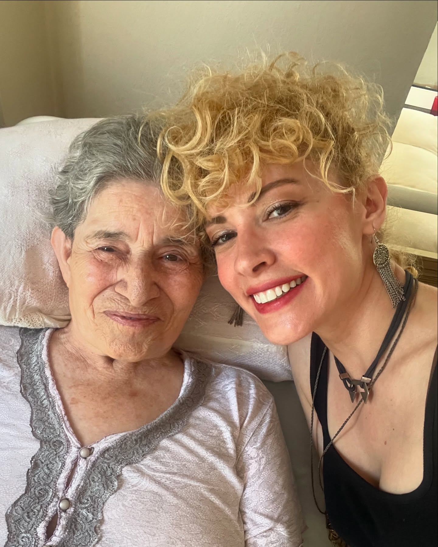 Açelya Topaloğlu - Dizi Oyuncusu (39 yaşında) - fotoğraf