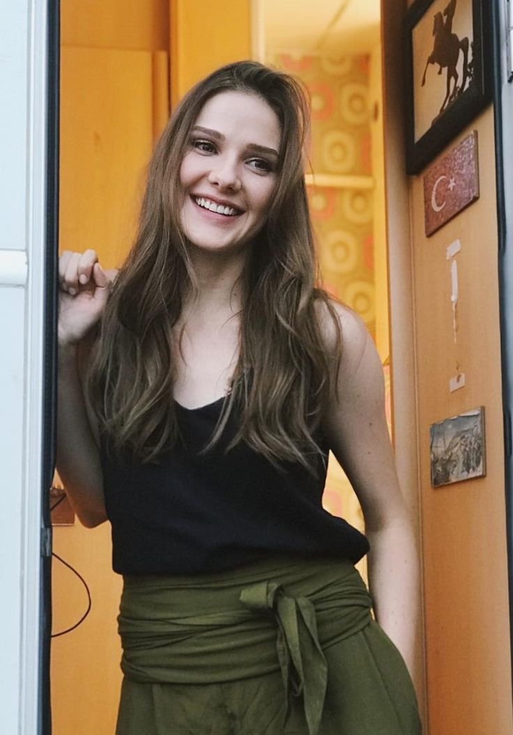 Alina Boz - Dizi Oyuncusu (27 yaşında) - fotoğraf