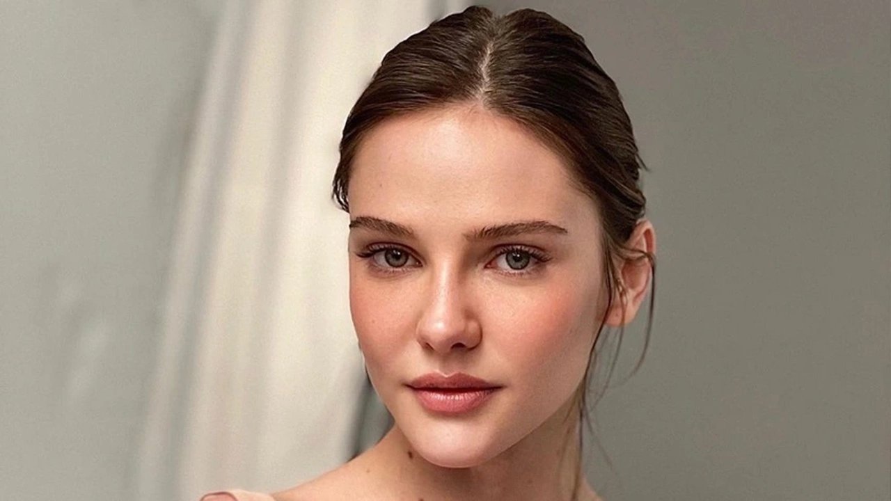 Alina Boz - Dizi Oyuncusu (27 yaşında) - fotoğraf