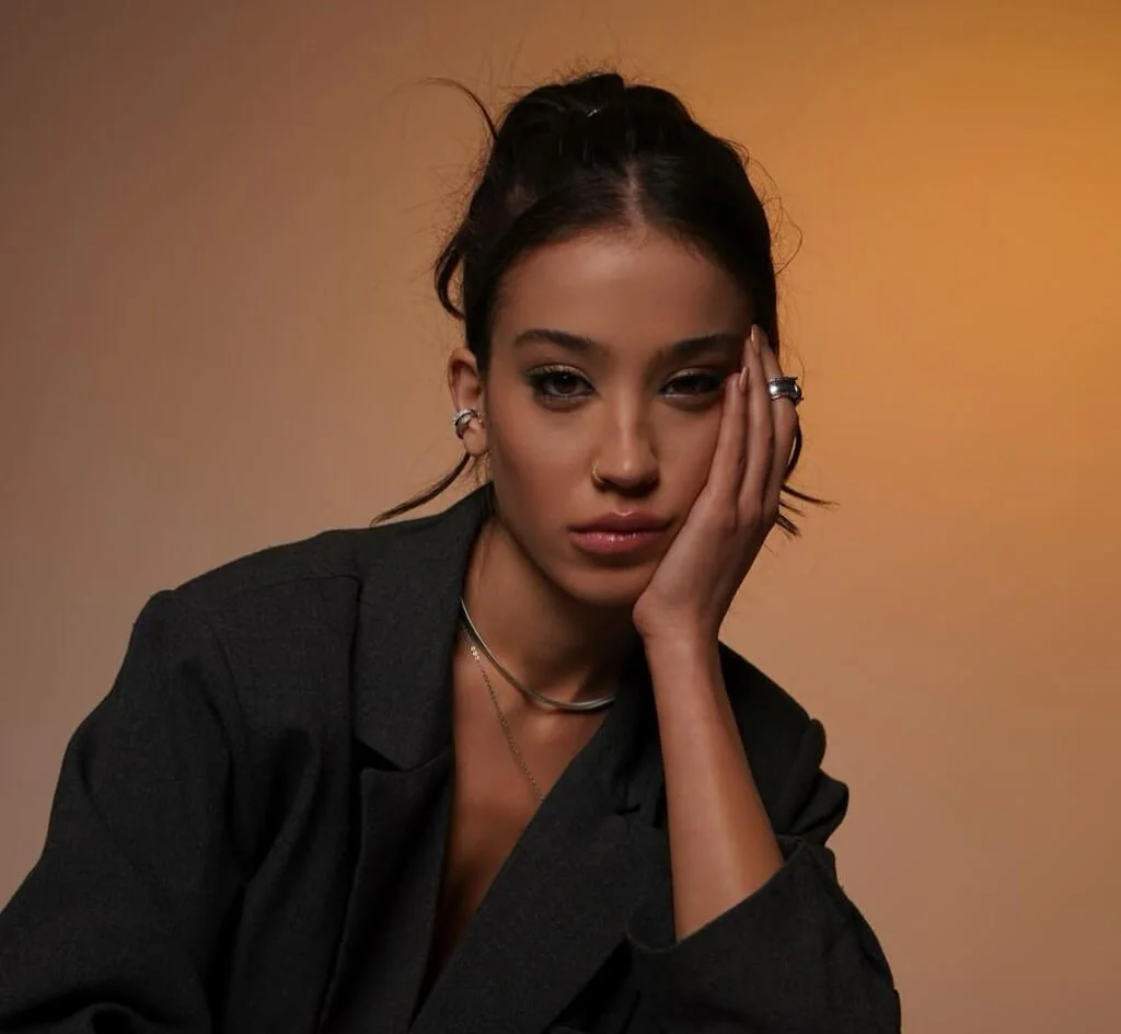 Atiye Deniz - Şarkıcı (37 yaşında) - Profil fotoğrafı ve resmi görsel