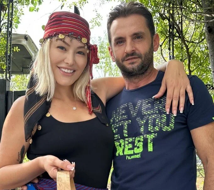 Aylin Coşkun - Şarkıcı (49 yaşında) - fotoğraf
