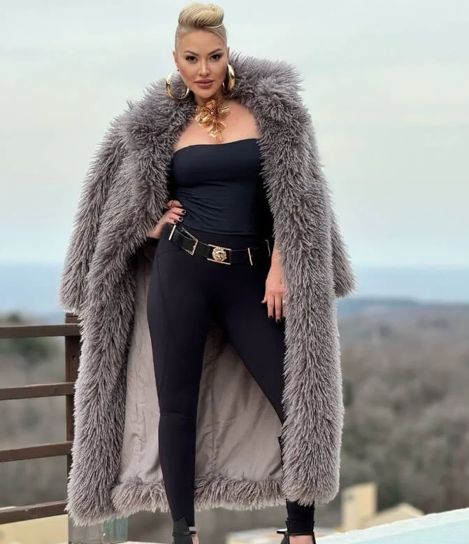 Aylin Coşkun - Şarkıcı (49 yaşında) - fotoğraf