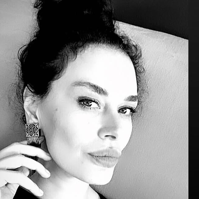 Ayşe Hatun Önal - Şarkıcı (47 yaşında) - fotoğraf