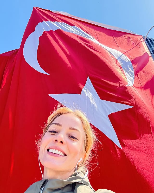 Bade İşçil - Oyuncu (42 yaşında) - fotoğraf