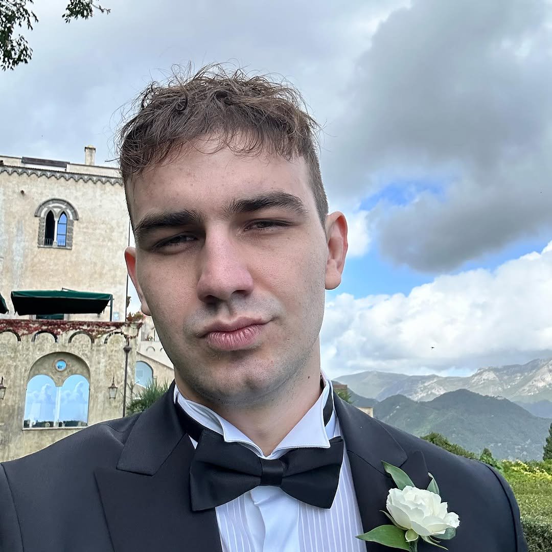 Bege - YouTuber (29 yaşında) - Ana profil fotoğrafı ve resmi görsel