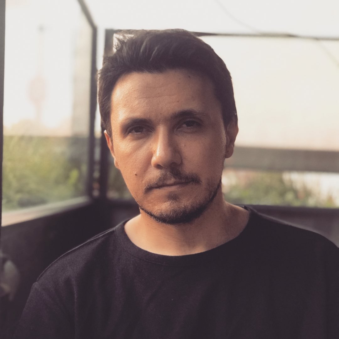 Burak Aksak - Yönetmen (40 yaşında) - Profil fotoğrafı ve resmi görsel