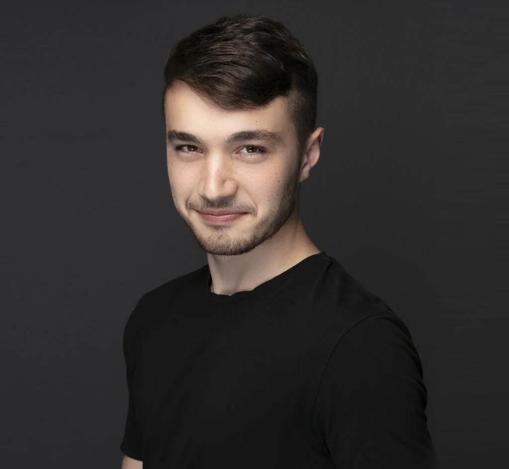 Burak Aksak - Yönetmen (40 yaşında) - Profil fotoğrafı ve resmi görsel