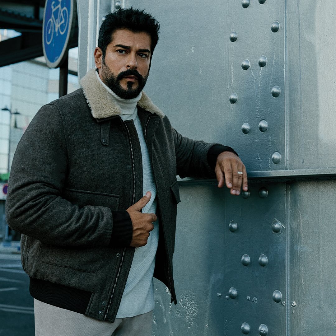 Burak Özçivit - Oyuncu (41 yaşında) - sosyal medya fotoğrafı
