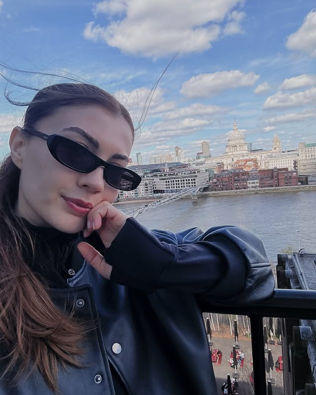 Burcu Özberk - Oyuncu (36 yaşında) - Ana profil fotoğrafı ve resmi görsel