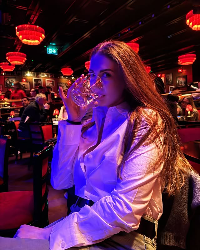 Burcu Özberk - Oyuncu (36 yaşında) - sosyal medya fotoğrafı