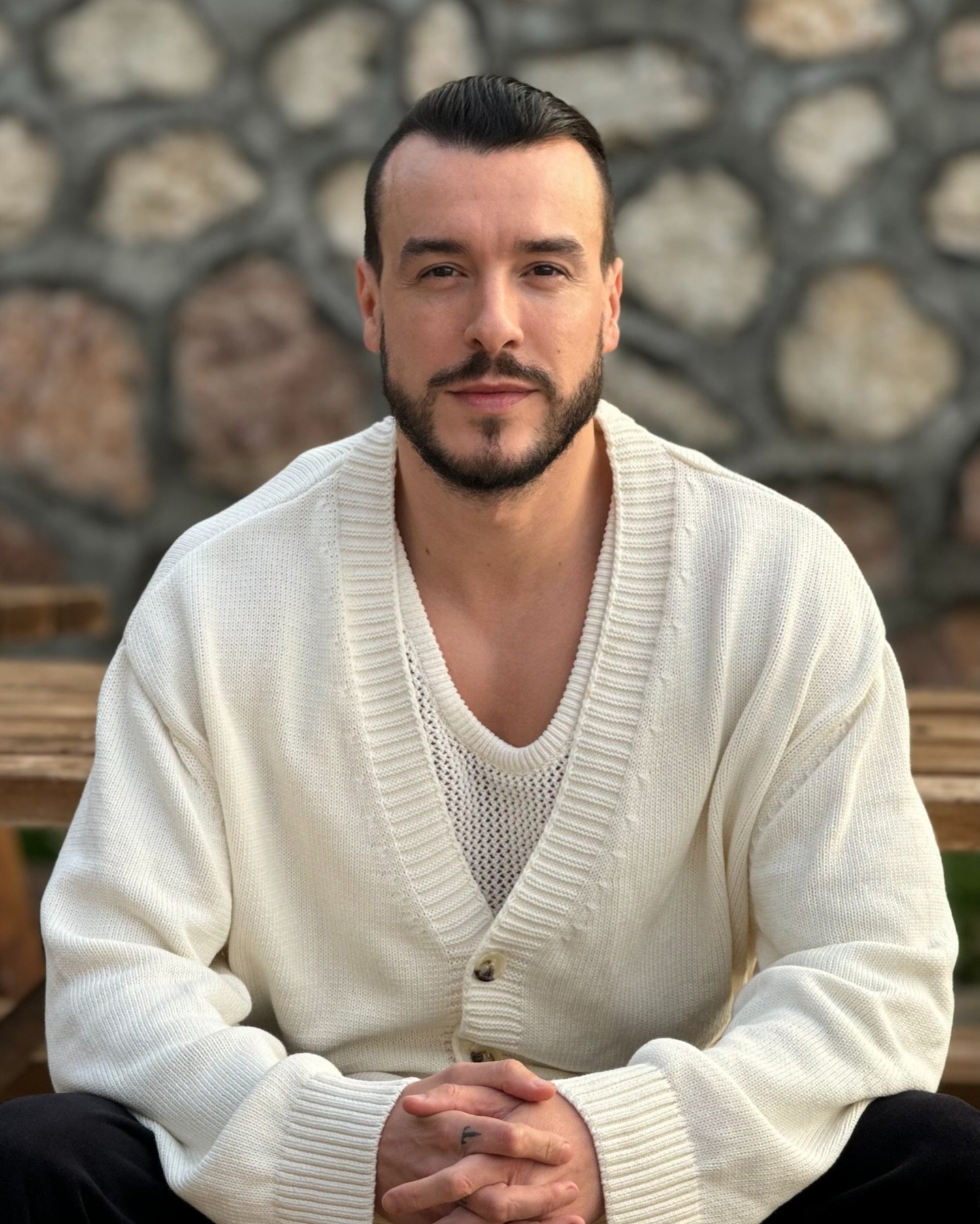 Cem Adrian - Yazar (45 yaşında) - Ana profil fotoğrafı ve resmi görsel