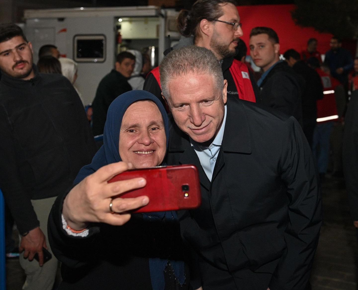 Davut Gül - Politikacı (51 yaşında) - Ana profil fotoğrafı ve resmi görsel