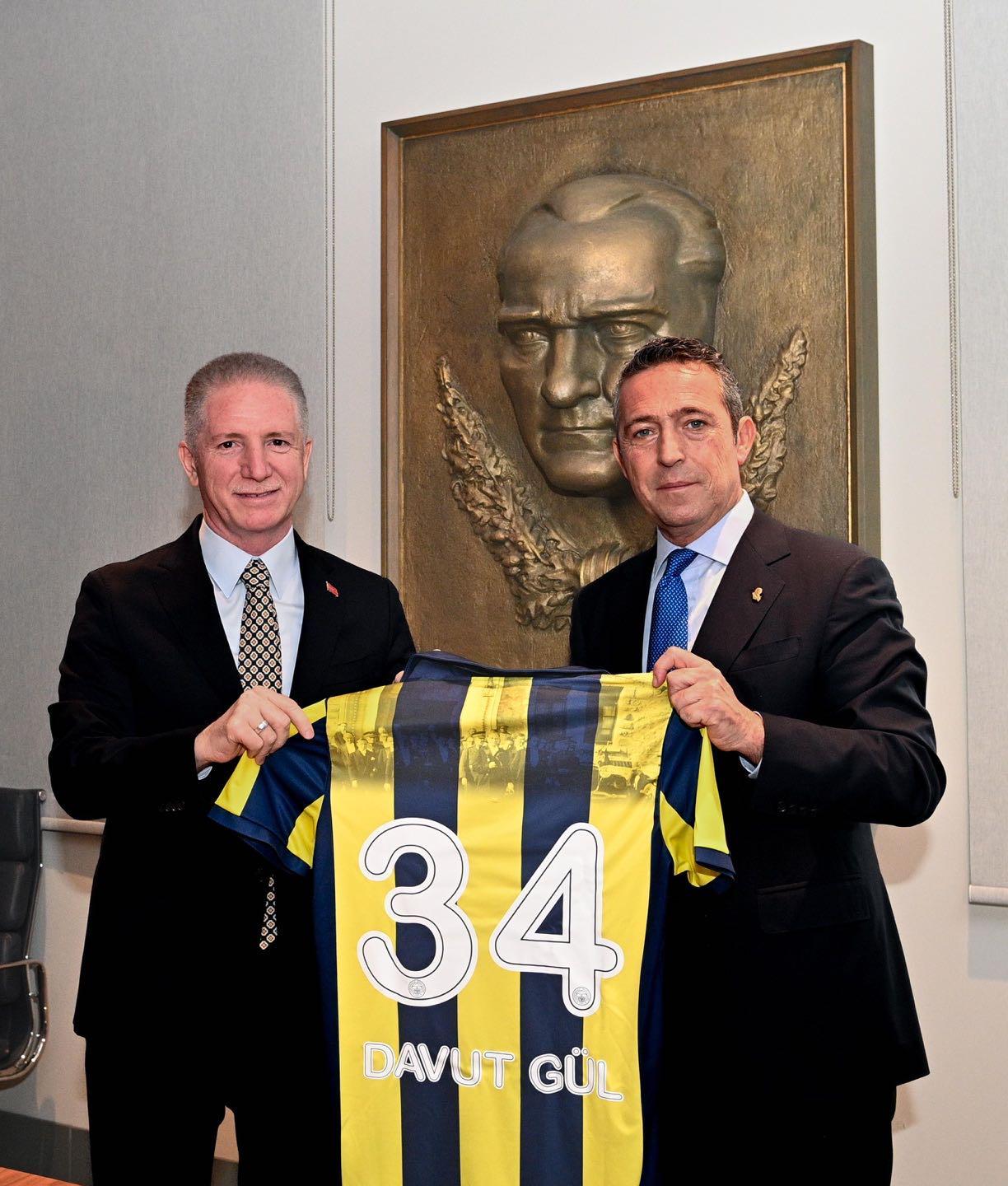 Davut Gül - Politikacı (51 yaşında) - fotoğraf