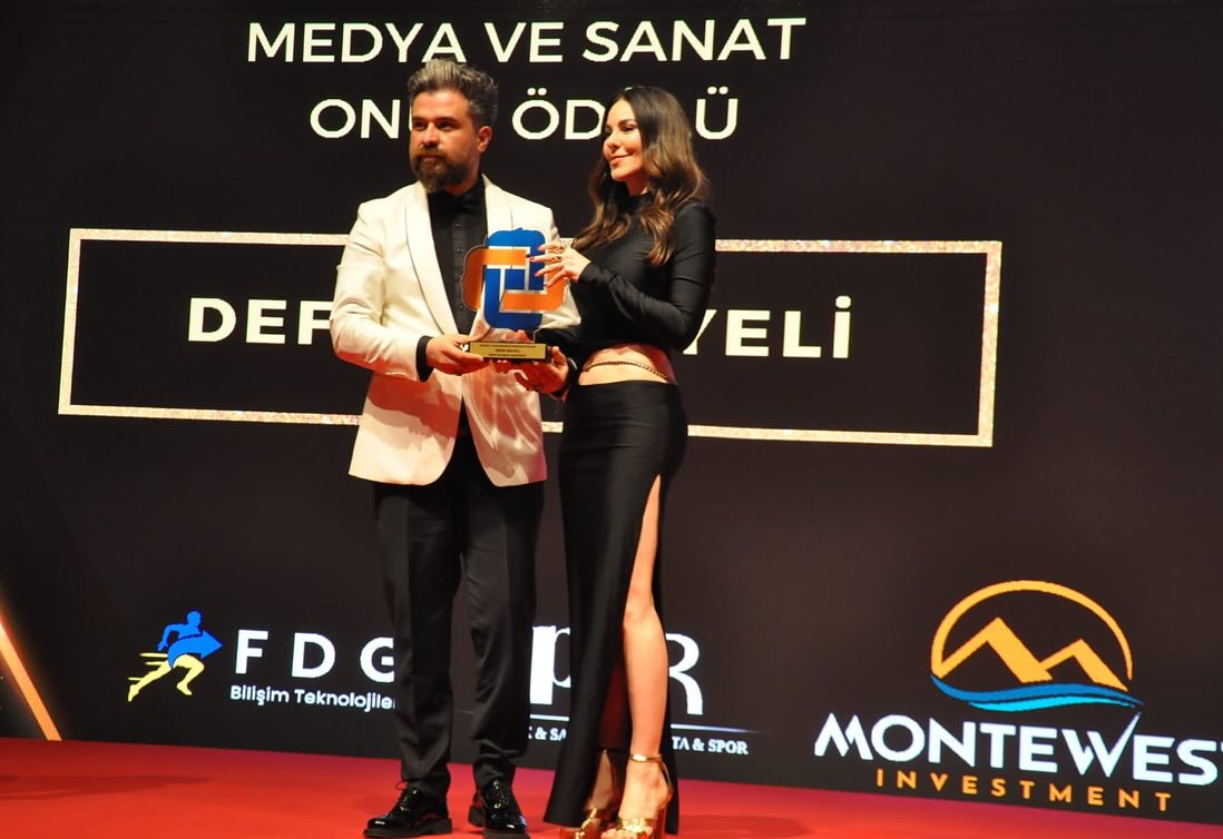 Defne Samyeli - Oyuncu (53 yaşında) - günlük yaşam fotoğrafı