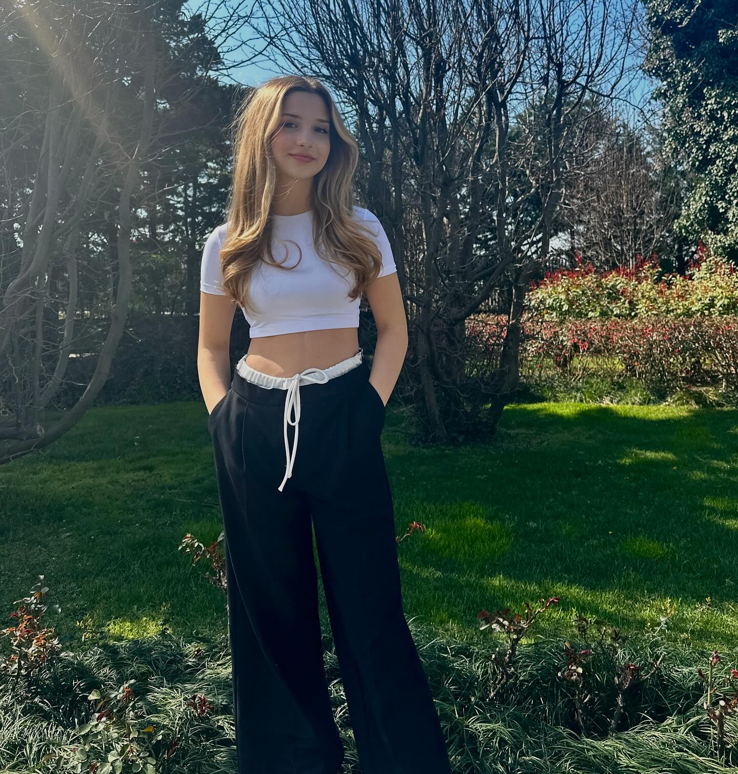 Ecrin Su  Çoban - YouTuber (19 yaşında) - fotoğraf