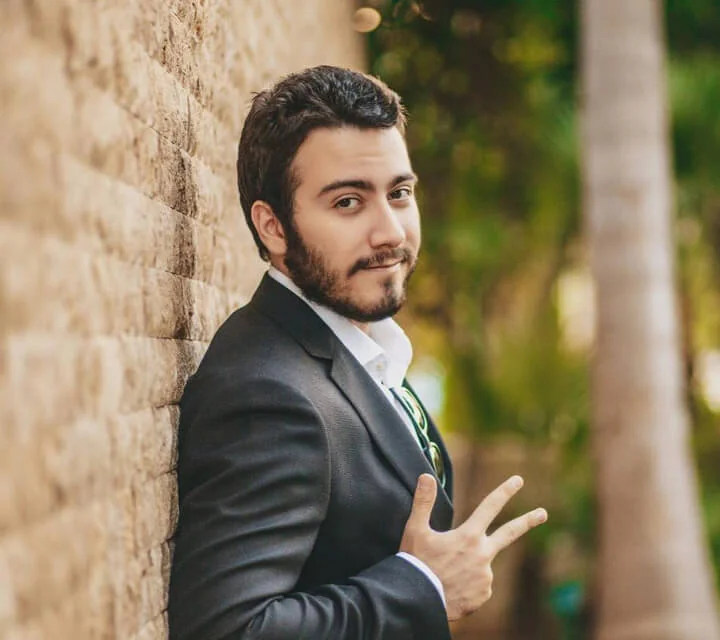 Enis Batur - Şair (73 yaşında) - Profil fotoğrafı ve resmi görsel