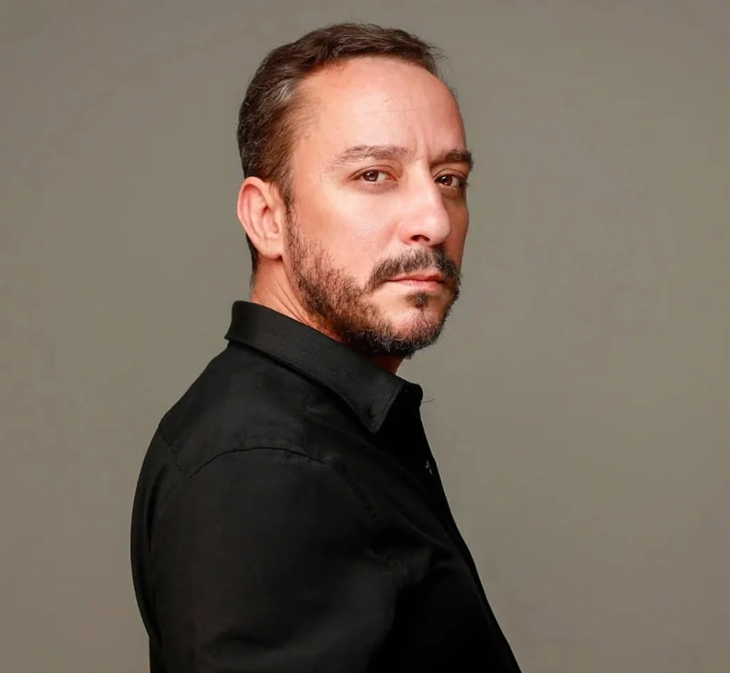 Hakan Karsak - Oyuncu (50 yaşında) - Profil fotoğrafı ve resmi görsel