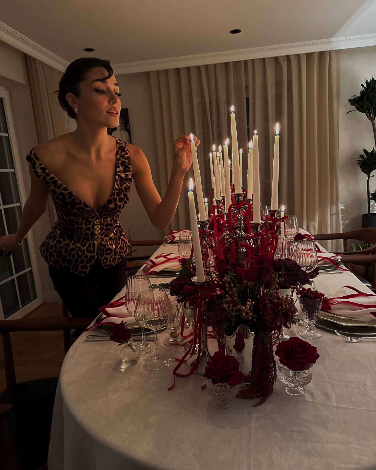 Hande Erçel - Dizi Oyuncusu (32 yaşında) - sosyal medya fotoğrafı