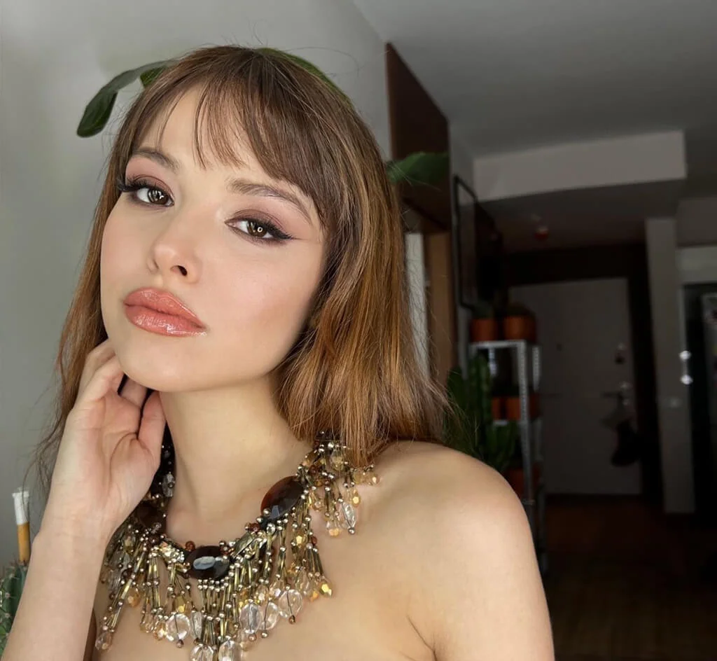 İrem Çiçek - Oyuncu (26 yaşında) - Profil fotoğrafı ve resmi görsel