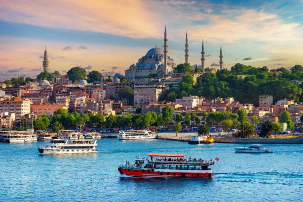 İstanbul şehrinde doğan ünlüler - Tarkan, Kenan İmirzalıoğlu, Beren Saat ve daha fazlası