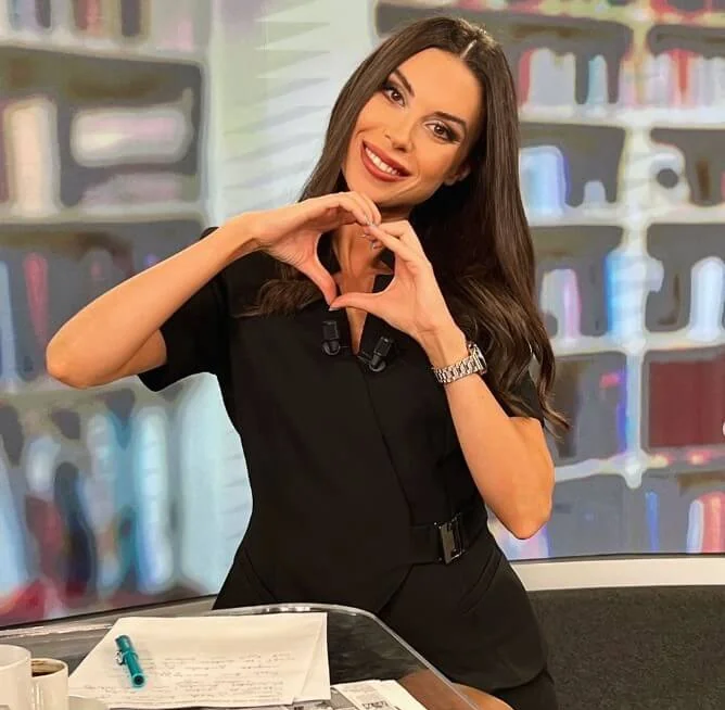 Lara Kırmusaoğlu - Sunucu - fotoğraf