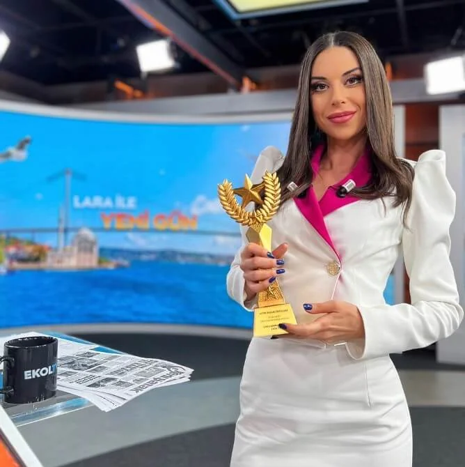Lara Kırmusaoğlu - Sunucu - fotoğraf