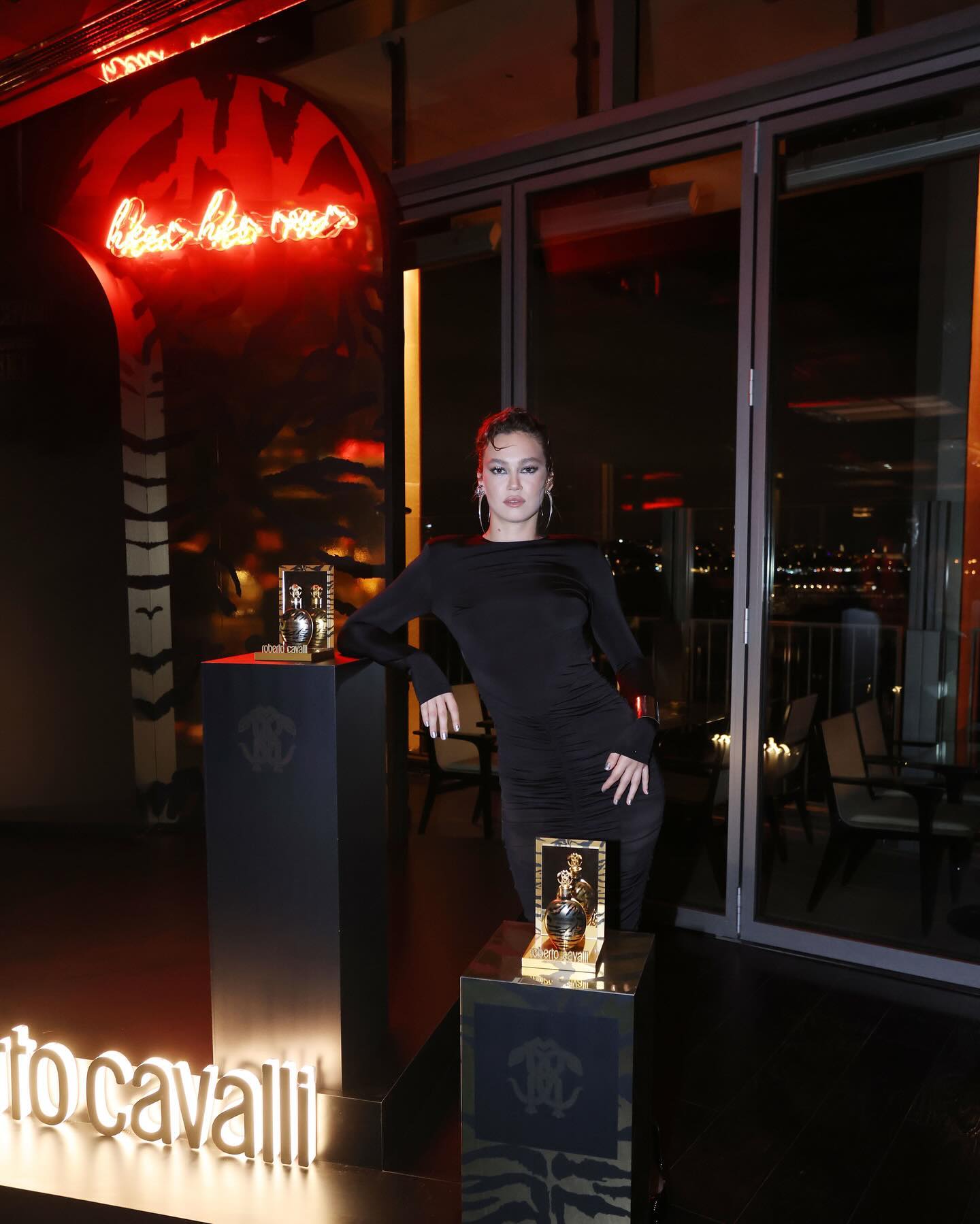 Melisa Şenolsun - Oyuncu (29 yaşında) - fotoğraf