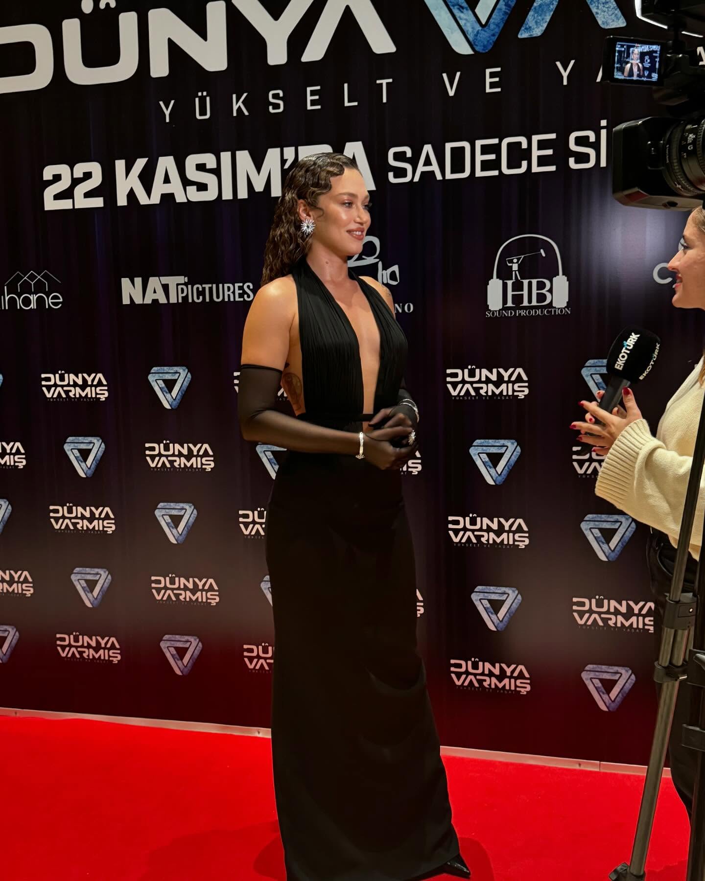 Melisa Şenolsun - Oyuncu (29 yaşında) - fotoğraf