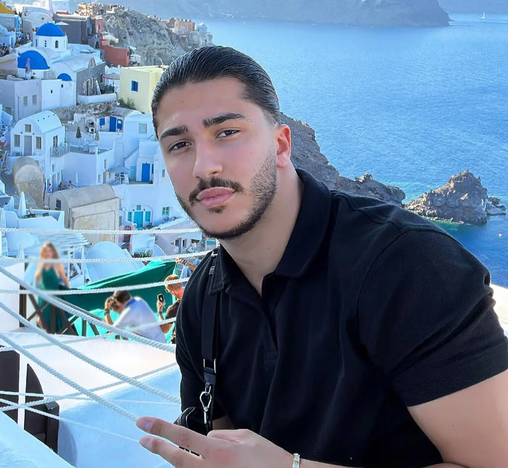Enes Meral - Şarkıcı (25 yaşında) - Ana profil fotoğrafı ve resmi görsel
