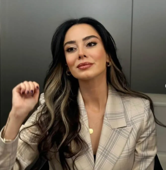 Merve Sevin (29 yaşında) - fotoğraf