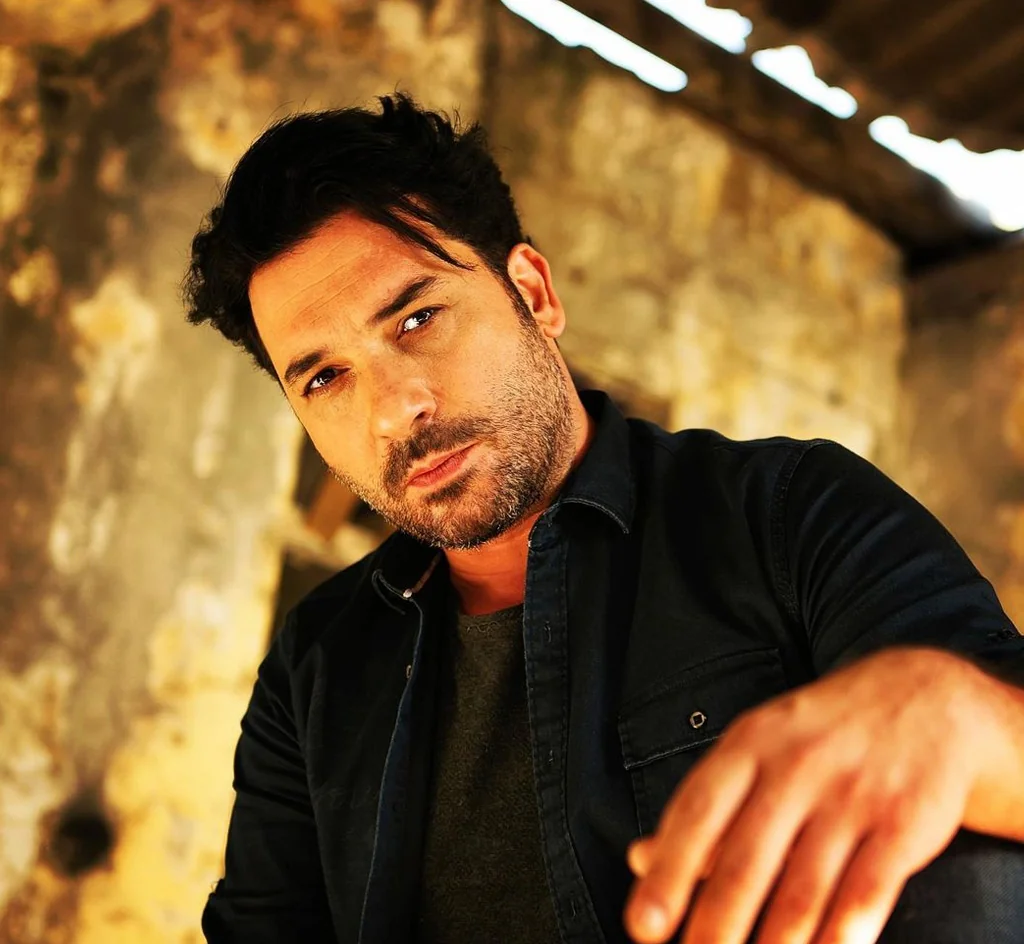 Ozan Çolakoğlu (53 yaşında) - Profil fotoğrafı ve resmi görsel