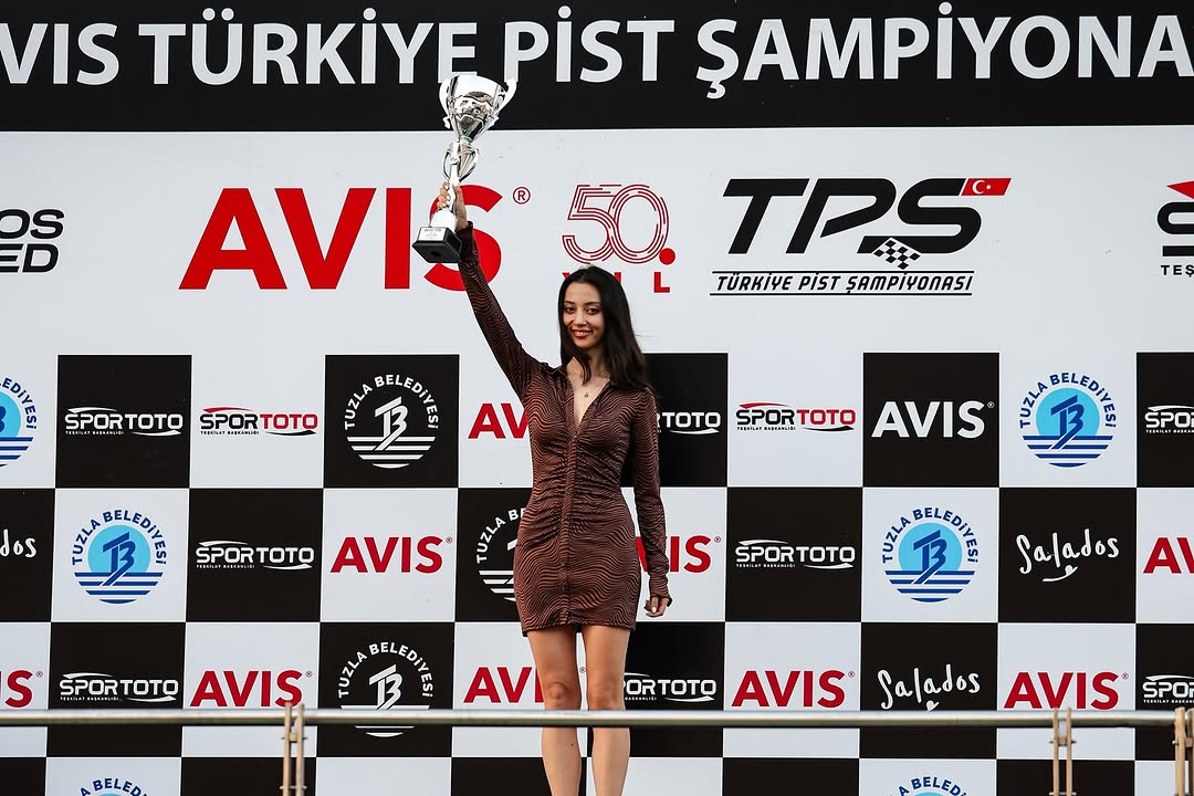 Sevde Zehra Yıldırım - Araba Yarışçısı (29 yaşında) - Ana profil fotoğrafı ve resmi görsel