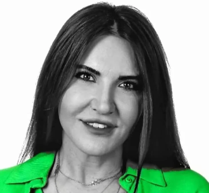 Şule Zeybek - Sunucu (50 yaşında) - fotoğraf