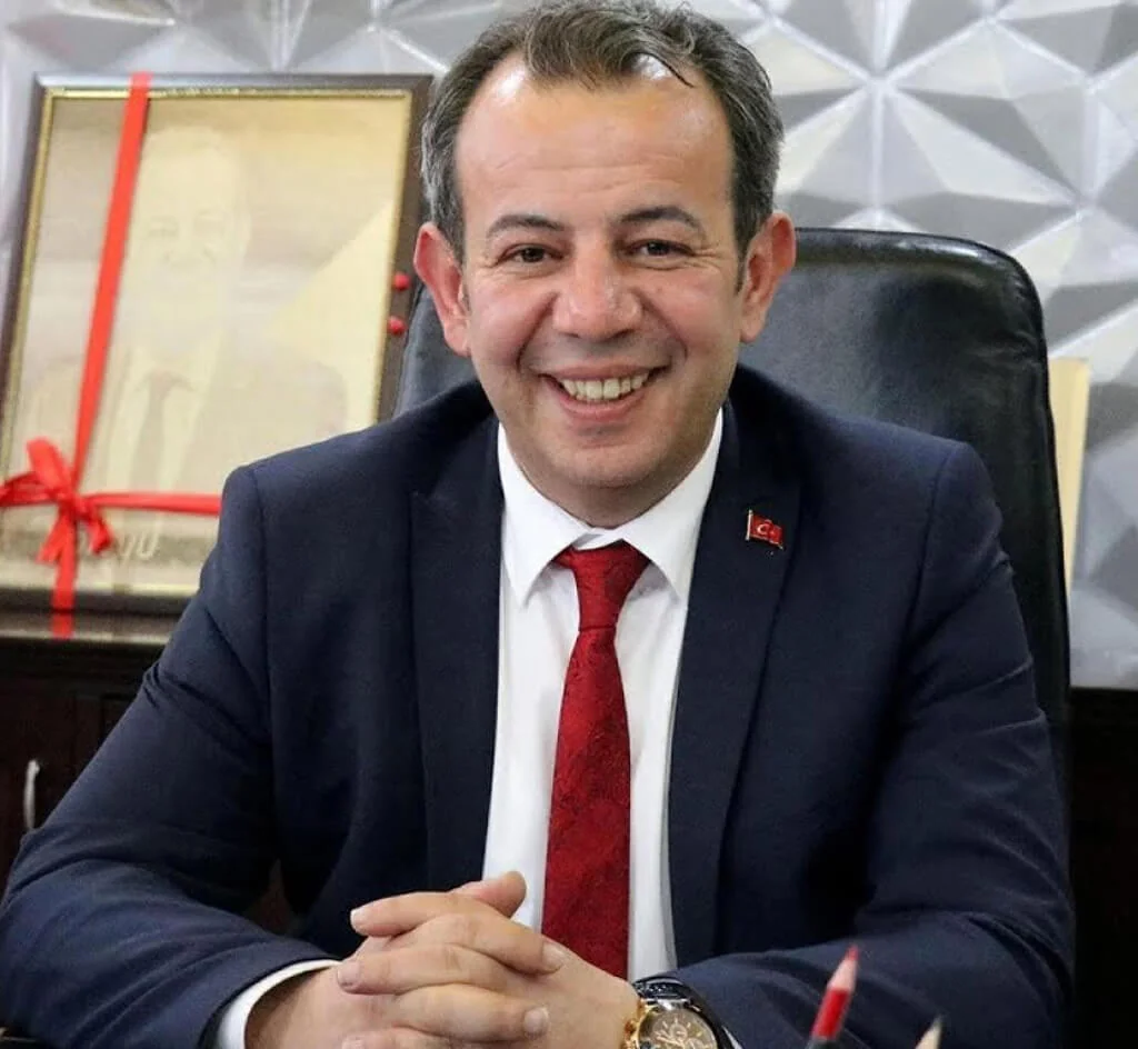 Tanju Okan - Oyuncu (87 yaşında) - Profil fotoğrafı ve resmi görsel