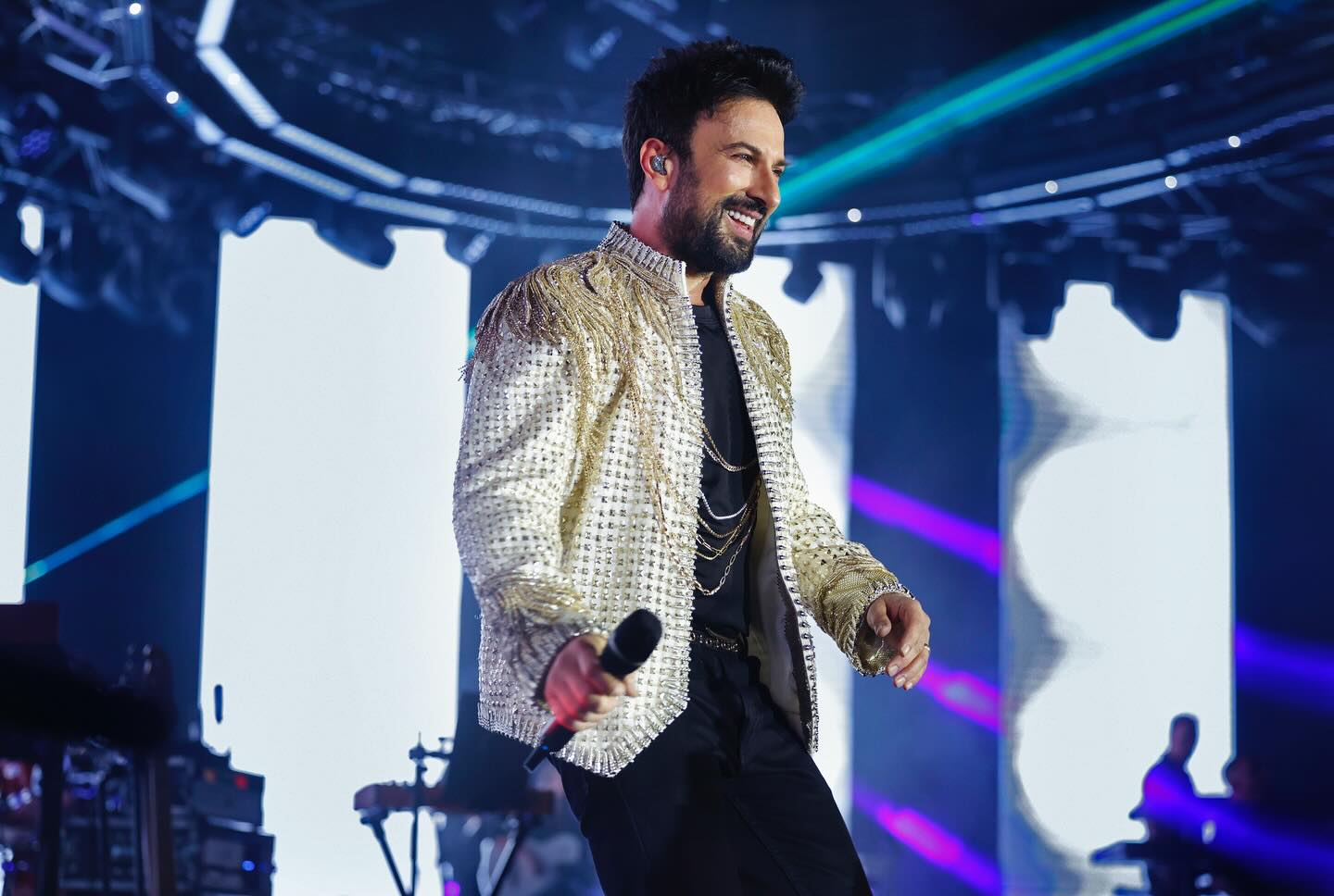 Tarkan - Şarkıcı (53 yaşında) - fotoğraf