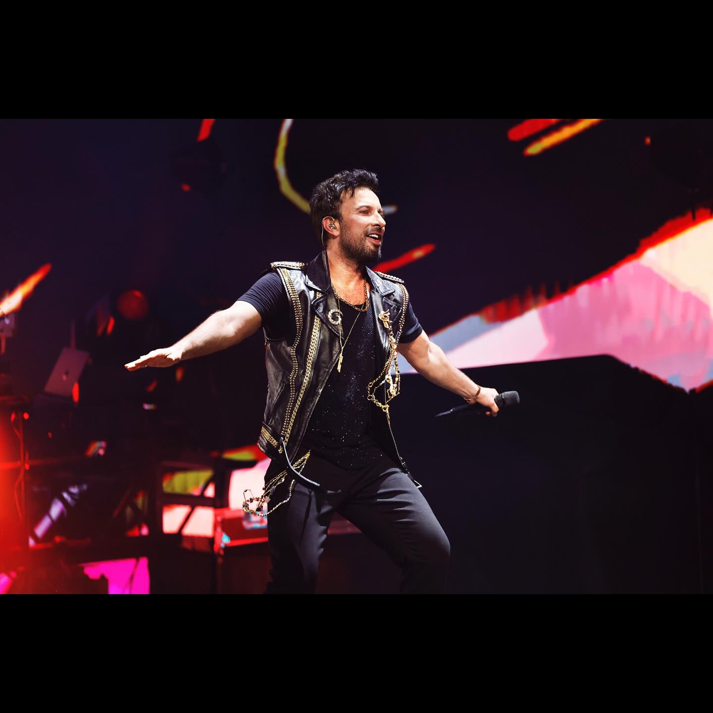 Tarkan - Şarkıcı (53 yaşında) - Ana profil fotoğrafı ve resmi görsel