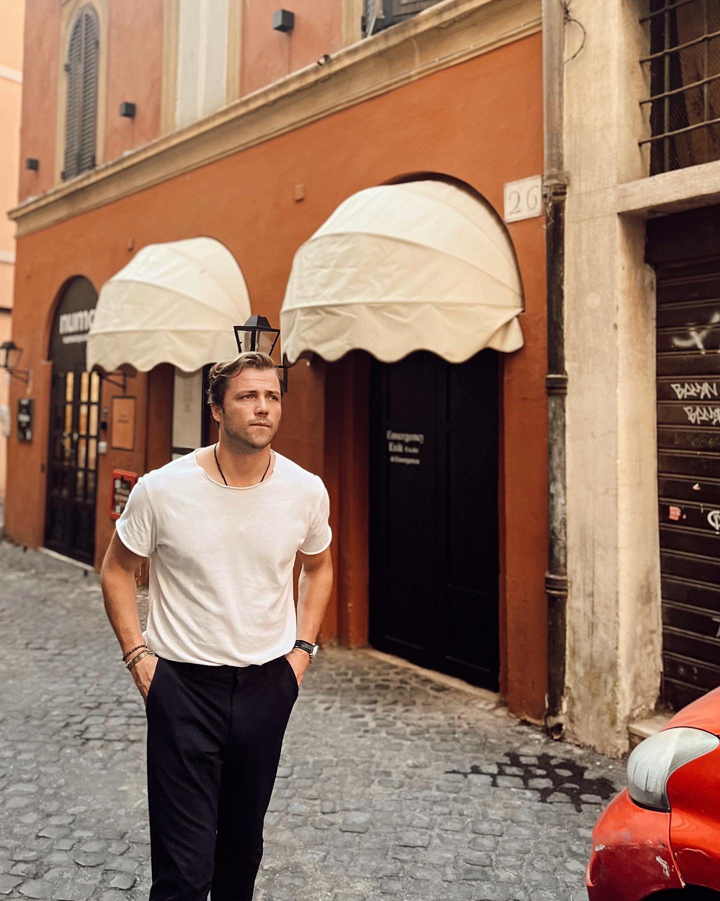 Tolga Sarıtaş - Oyuncu (34 yaşında) - fotoğraf