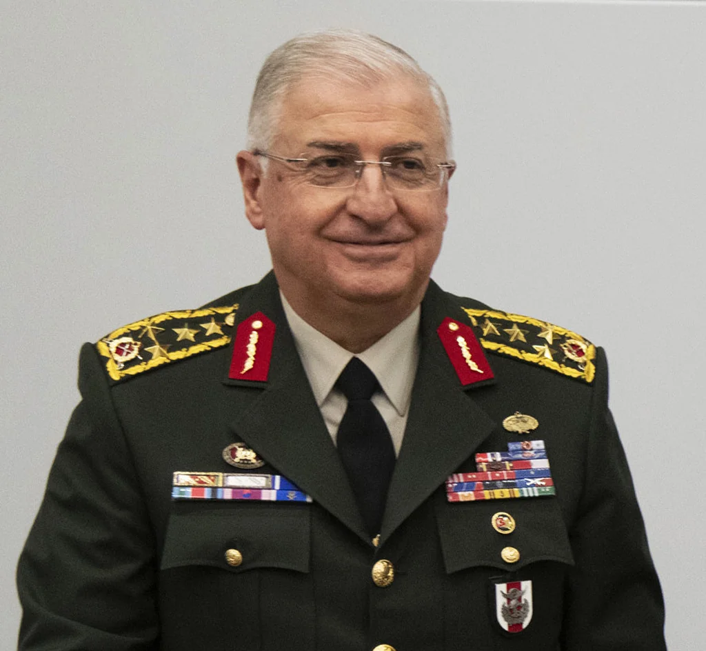 Yaşar Üzer - Oyuncu (69 yaşında) - Profil fotoğrafı ve resmi görsel