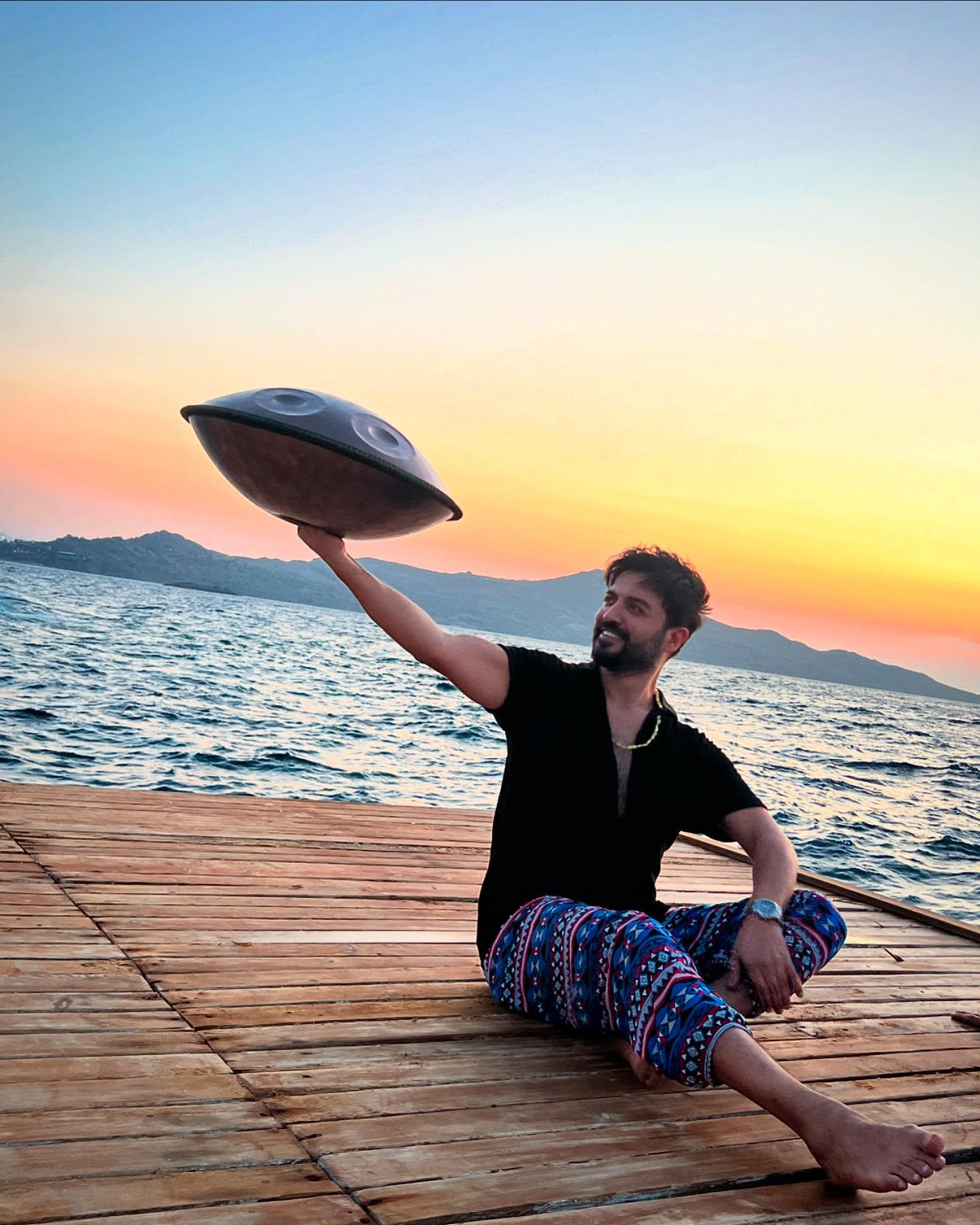 Yusuf Güney - Şarkıcı (41 yaşında) - sosyal medya fotoğrafı